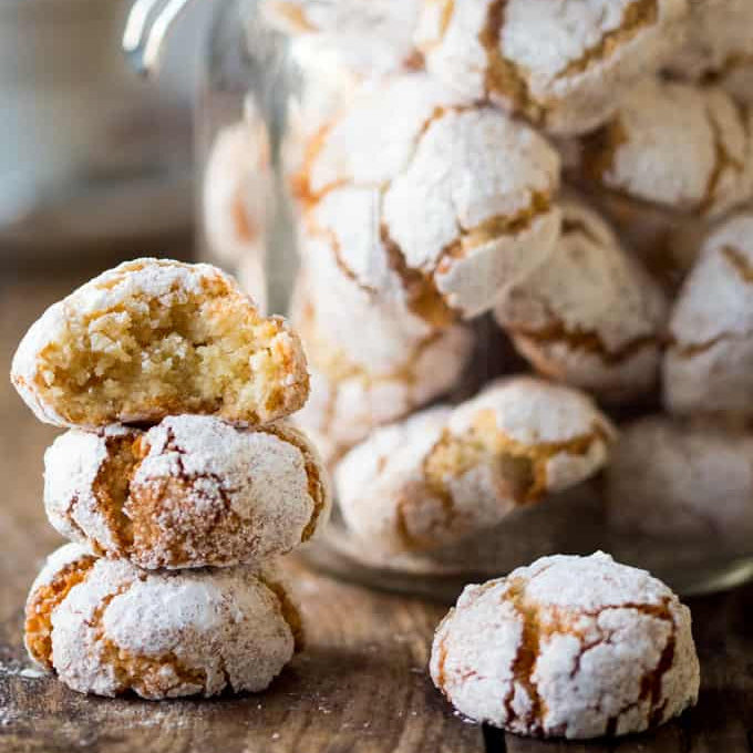 Virginia Soft Amaretti with Peach Tin - 140g